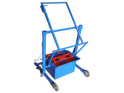 Machine for manufacture of concrete type-setting posts SDB-1